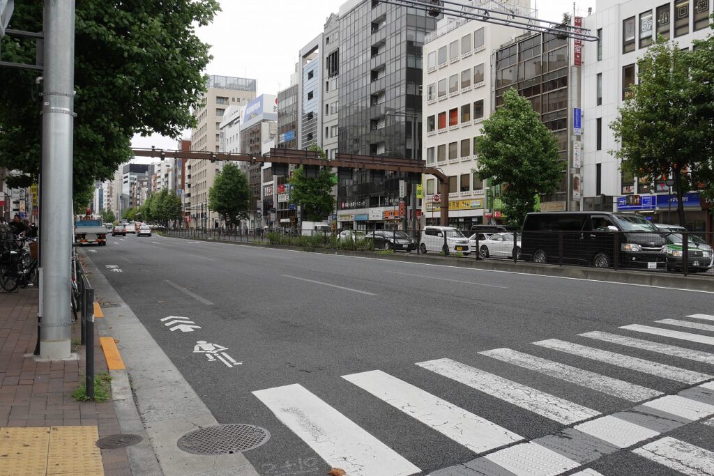 甲州街道（新宿通り）交差点