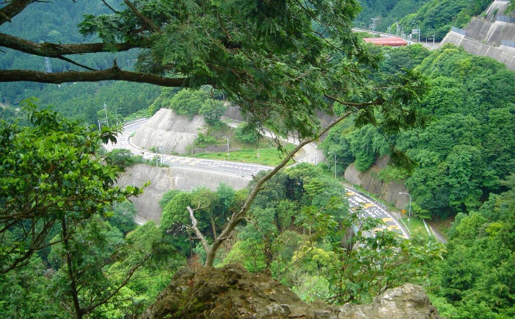 東海道　鈴鹿峠の九十九折